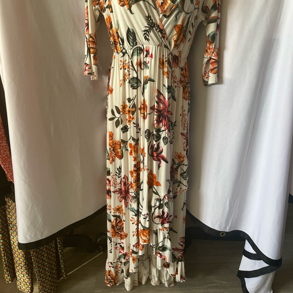 Size large cute dress 👗 with flowers 💐 - Picture 3 of 7